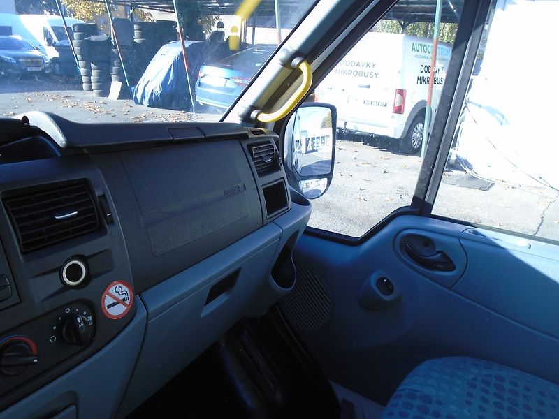 Ford Transit (2013) 2.2 TDCi L3H2 BUS 9 míst * - fotka 29 z 33