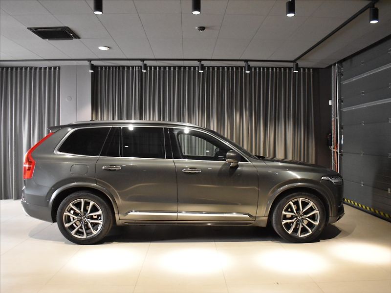 Volvo XC90 2,0 D5 AWD INS, Bowers,vzduch, - fotka 3 z 31