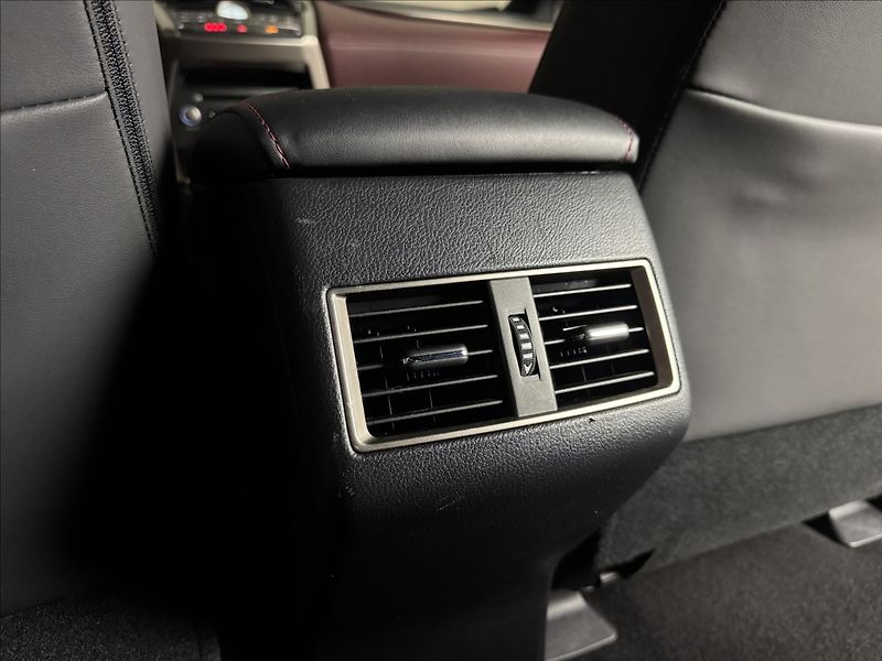 Lexus NX 300h 2,5   Hybrid Luxury LED Assist - fotka 16 z 47