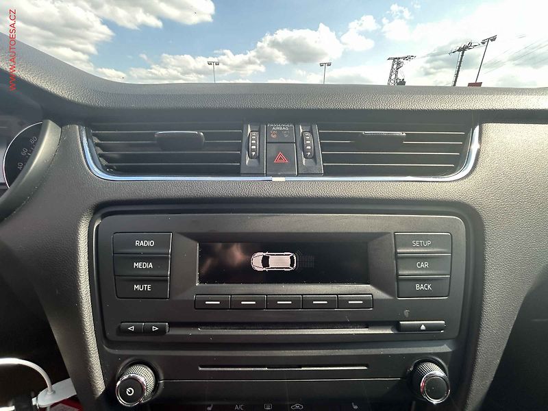 Škoda Octavia (2014) 1.2TSi, AC, výhřev sed - fotka 16 z 16