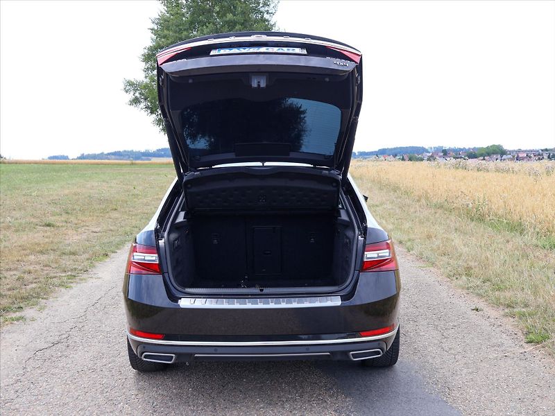 Škoda Superb 2,0 TDI 140kW 4x4 DSG L&K CZ - fotka 8 z 38