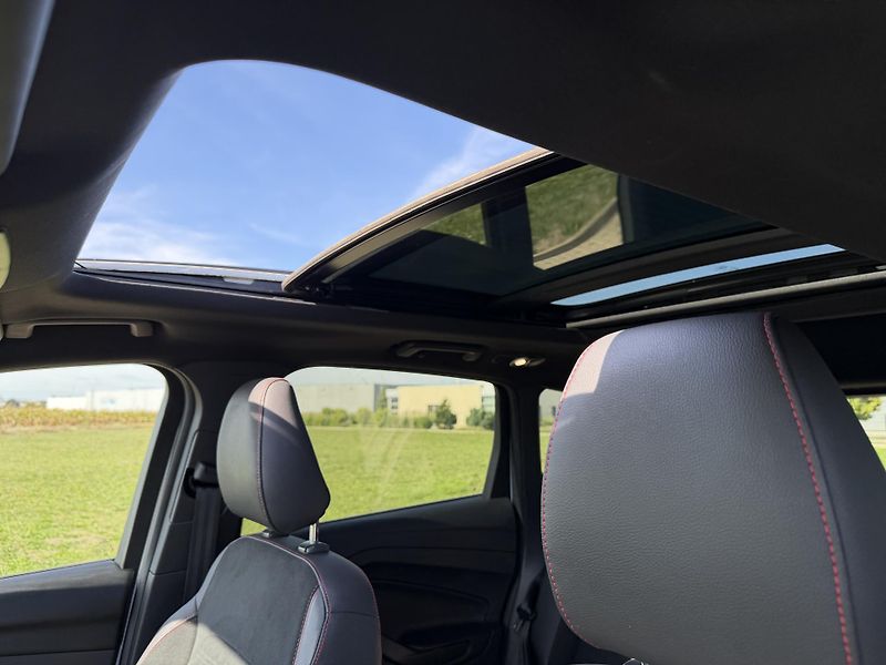 Ford Kuga 1.5 EB ST PANORAMA SERVISKA - fotka 31 z 48