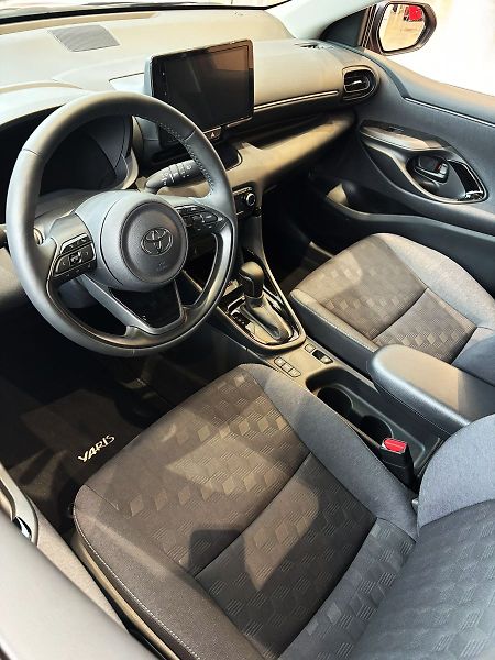 Toyota Yaris (2025) Style   NG MC24  1.5L HEV116 - fotka 9 z 10
