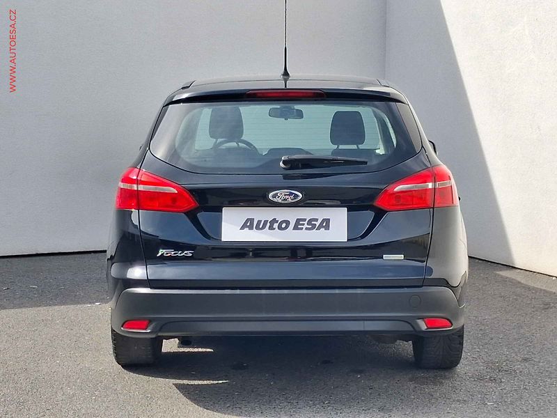 Ford Focus (2017) 1.0 EB, Trend, výhřev sed. - fotka 5 z 17