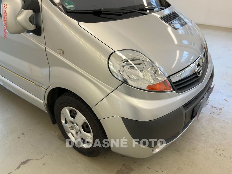 Opel Vivaro (2009) 2.5CDTi WESTFALIA, Cosmo - fotka 6 z 13