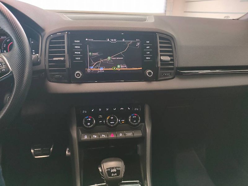 Škoda Karoq (2021) Sportline 2.0 TSI 4x4 (140kW/1 - fotka 12 z 31