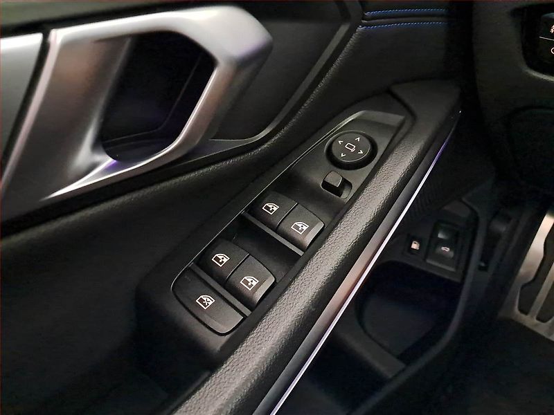 BMW Řada 3 (2021) 320 e xDrive - fotka 24 z 25