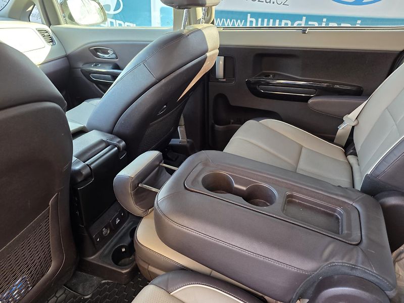 Kia Carnival 3.3-8míst-2.řada 3sedadla - fotka 5 z 16