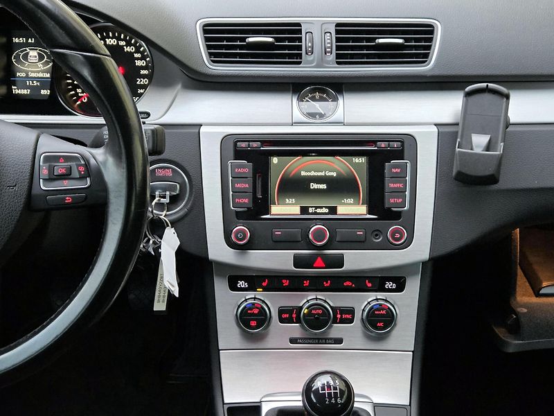 Volkswagen Passat TDi Highline, SERV.KNIHA       - fotka 40 z 51