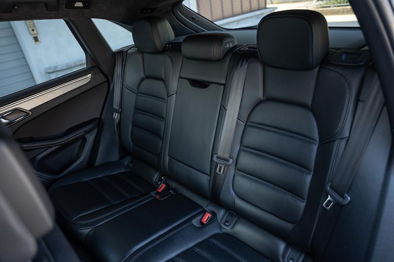 Porsche Macan (2018)  3.6 Turbo Performance & Black - fotka 16 z 21