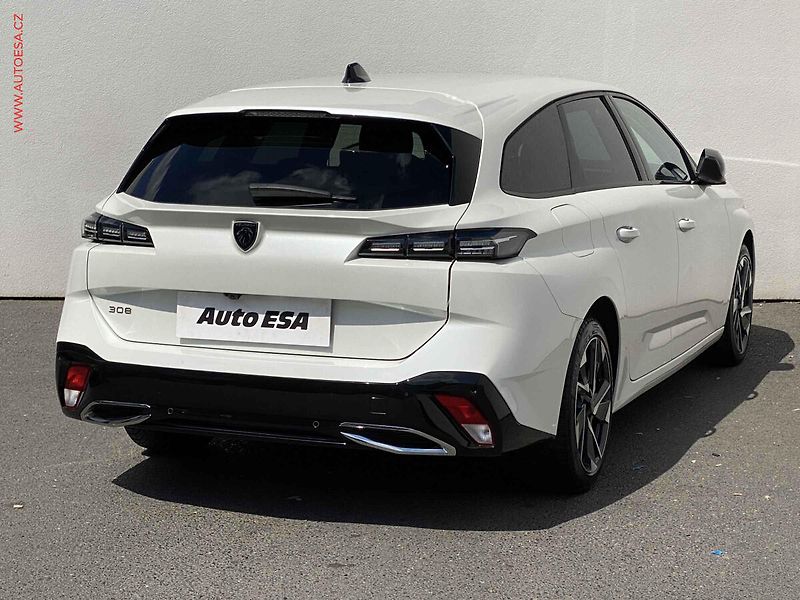 Peugeot 308 (2022) 1.5 HDi, Allure, LED, navi - fotka 4 z 18