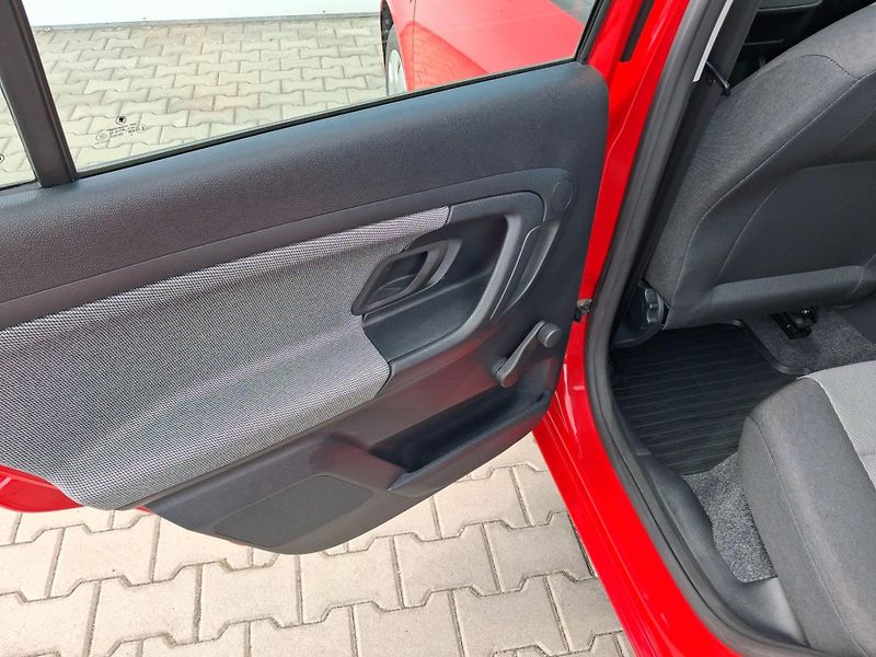 Škoda Fabia 1.2 HTP / 51 kW - fotka 19 z 21