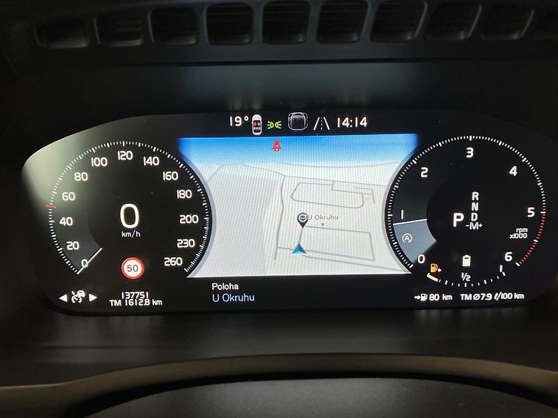 Volvo XC90 B5 AWD R-Design AT8, ČR - fotka 28 z 49