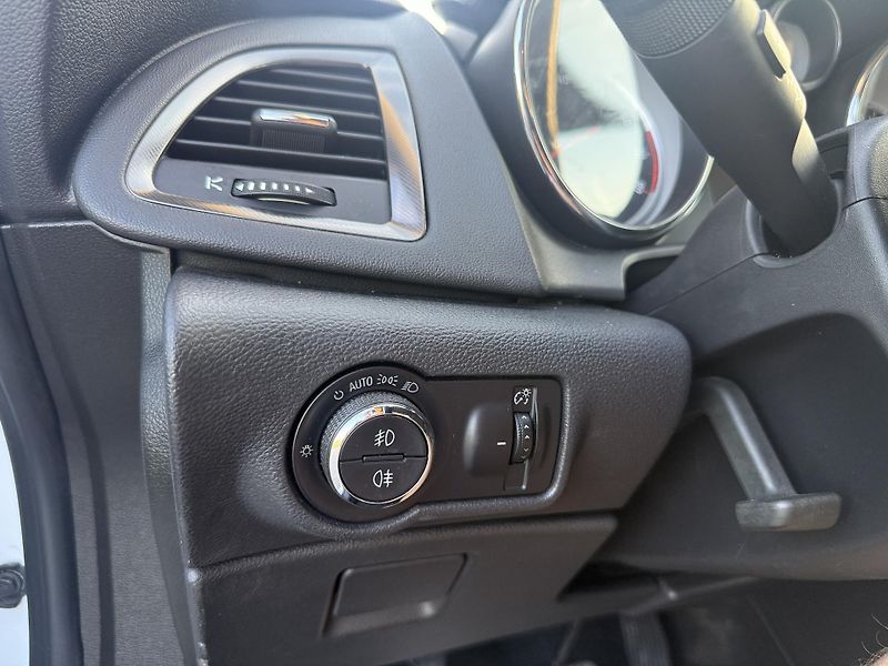 Opel Astra (2011) - fotka 8 z 17