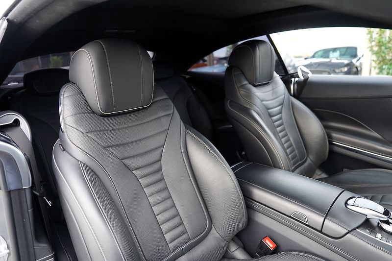 Mercedes-Benz Třídy S S 500 4Matic Coupe AMG - fotka 31 z 48