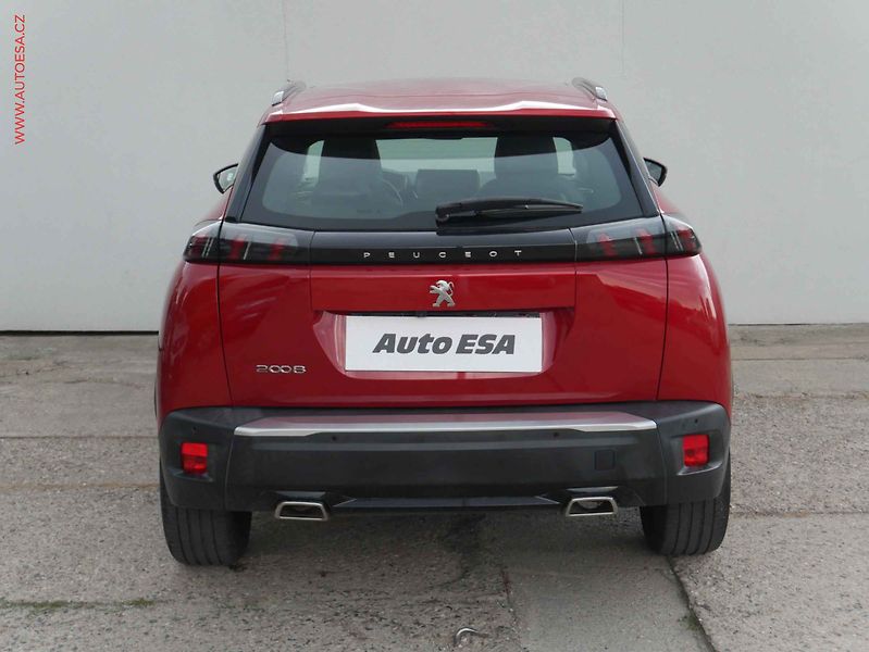 Peugeot 2008 (2020) 1.2 PT, Allure, AT, panor - fotka 5 z 15