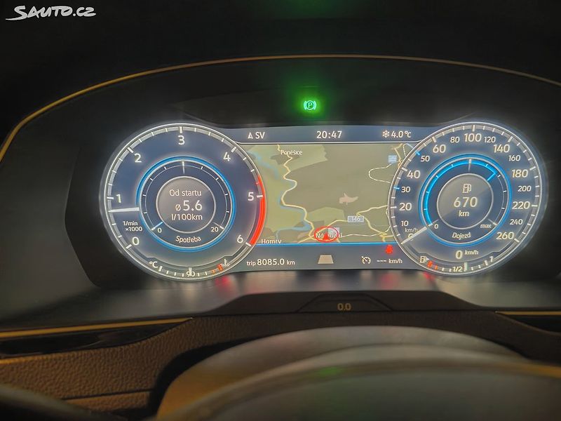 Volkswagen Passat R-LINE,MAX VÝBAVA,KRÁSNÝ,1.MAJ - fotka 18 z 29