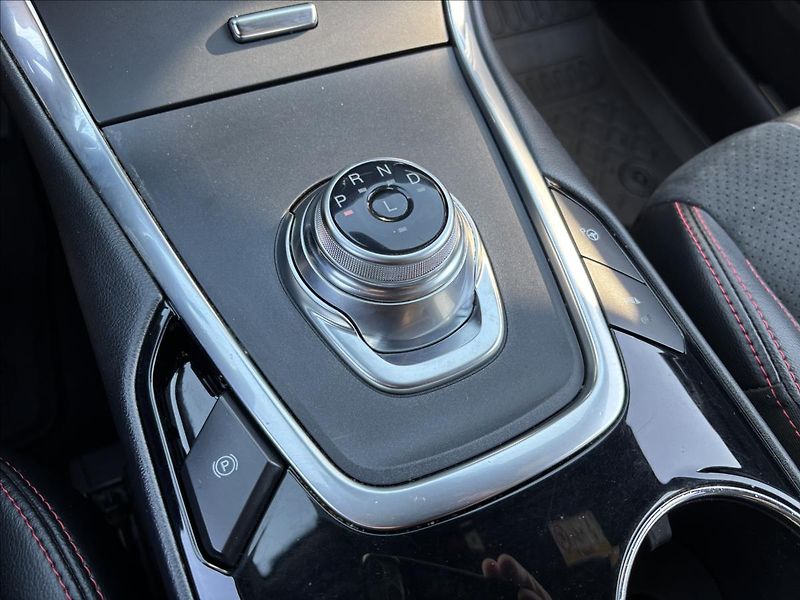 Ford S-MAX 2,5 HEV ST-Line 140kW - fotka 39 z 55