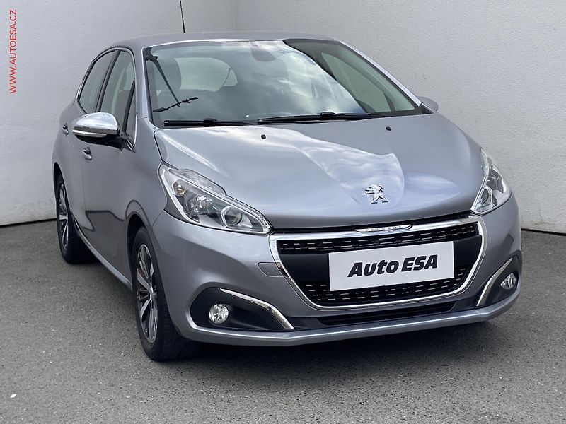 Peugeot 208 (2019) 1.2PT, Allure, navi - fotografie inzerátu