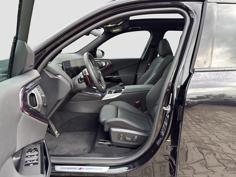 BMW X3 M50 xDrive - fotka 2 z 21