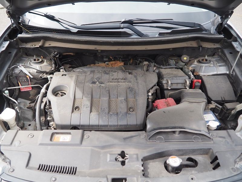Mitsubishi Outlander (2014) 2.2 D-ID AT Instyle, AWD, 7m - fotka 41 z 41