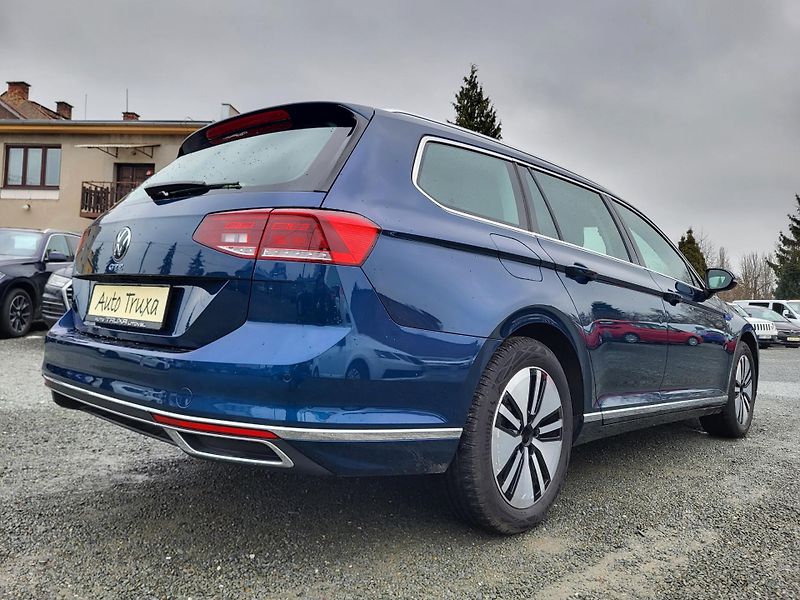 Volkswagen Passat 1.4 TSI PHEV GTE DSG HYBRID - fotka 33 z 46