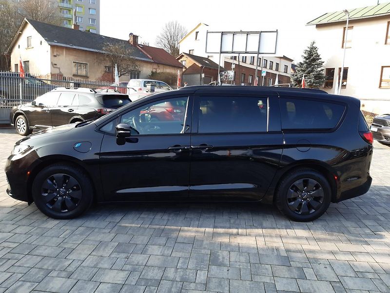 Chrysler Pacifica (2019) 3,6L V6 Hybrid,Plus, DVD,tažné - fotka 4 z 38