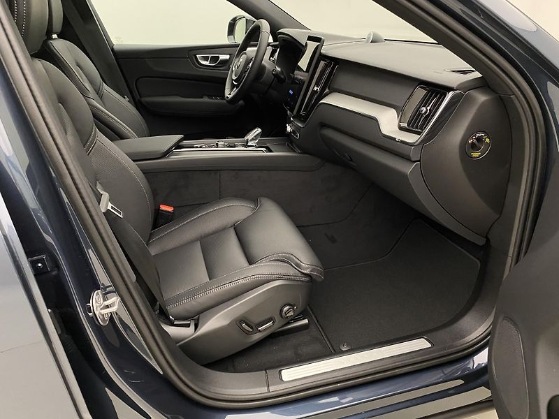 Volvo XC60 T8 AWD RECHARGE BLACK EDITION - fotka 24 z 63