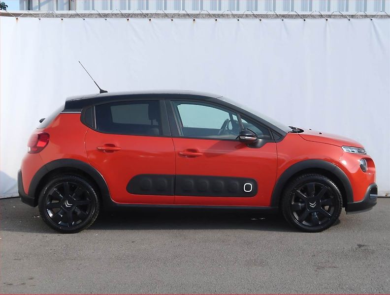 Citroën C3 (2018) Shine 1.2 PureTech, Serv.kniha - fotka 6 z 19