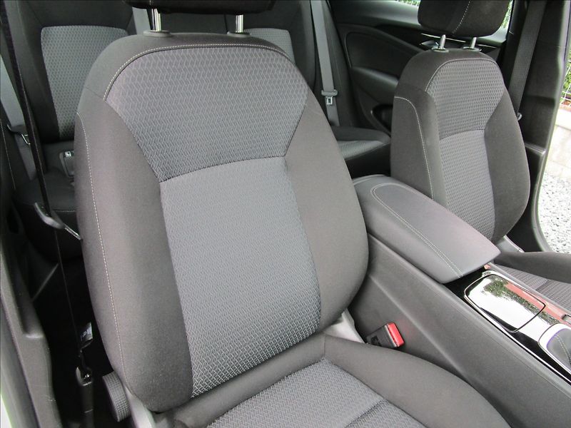 Opel Insignia ST 1.5 CDTi, aut. Klima, LED - fotka 19 z 41