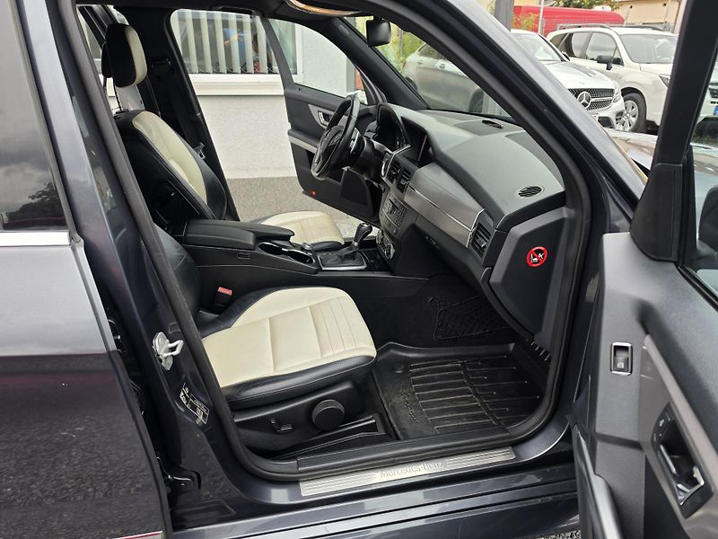 Mercedes-Benz GLK 350 4-MATIC  - fotka 11 z 15
