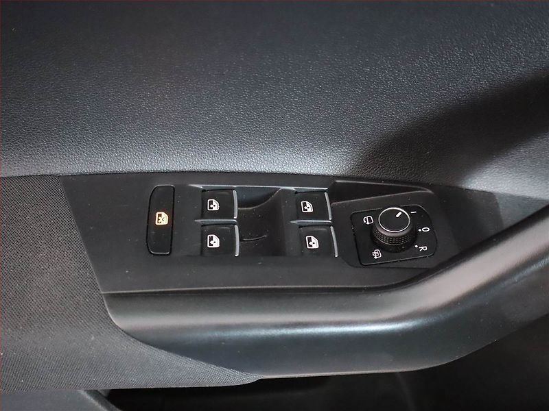 Volkswagen Taigo (2022) R-Line 1.0 TSI, Automat, Navi - fotka 21 z 21