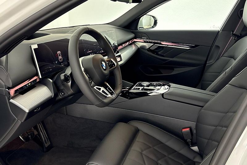 BMW Řada 5 540d xDrive Touring - fotka 6 z 17