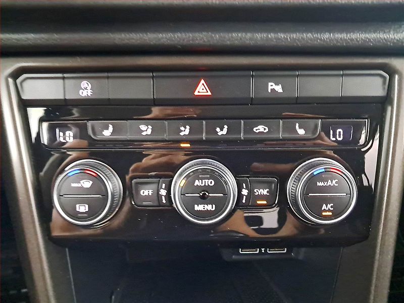Volkswagen T-Roc (2019) 1.6 TDI, Tempomat - fotka 13 z 17