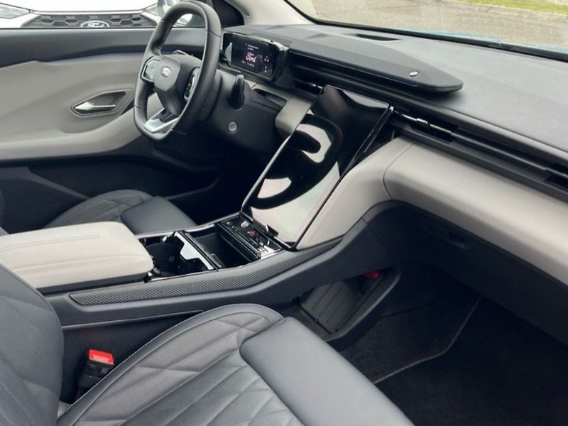 Ford Explorer PREMIUM,AWD,DPH,PŘEDVÁDĚCÍ - fotka 13 z 14