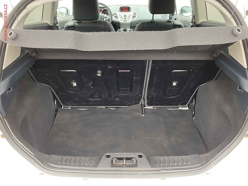 Ford Fiesta (2011) 1.4i, Titanium, park. čidla - fotka 7 z 15