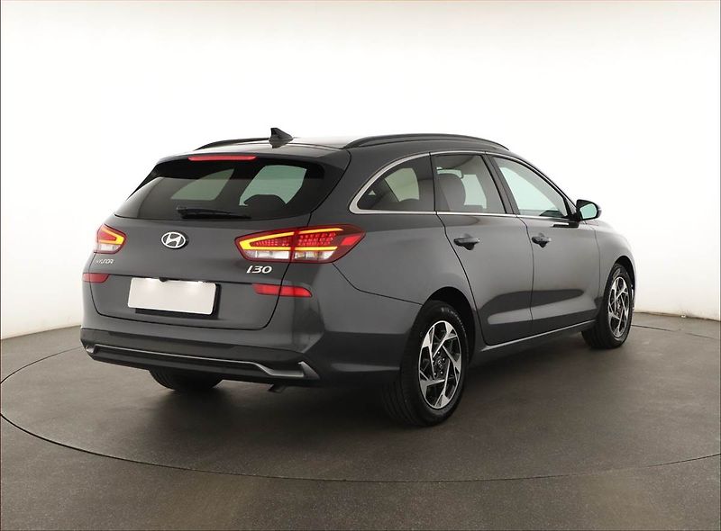 Hyundai i30 (2026) 1.0 T-GDI, Style, Navigace - fotka 5 z 20