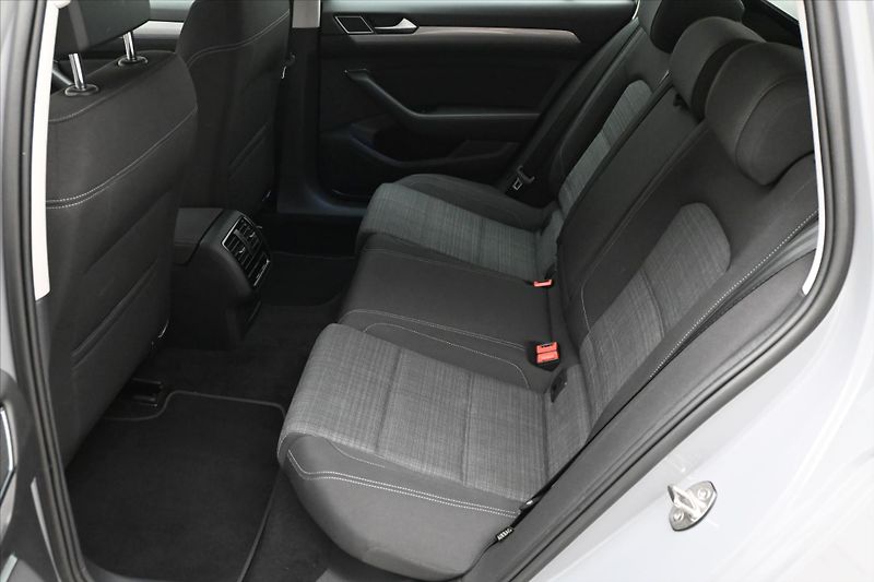 Volkswagen Passat 2,0 TDI 110kW DSG Business Zár - fotka 14 z 32