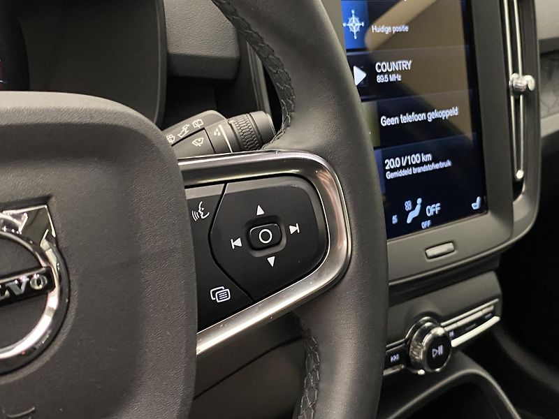 Volvo XC40 T2 ESSENTIAL  - fotka 20 z 37