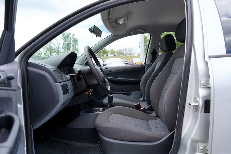 Škoda Fabia 1.0 MPI 50PS/ČR/136.000 km !!! - fotka 19 z 35