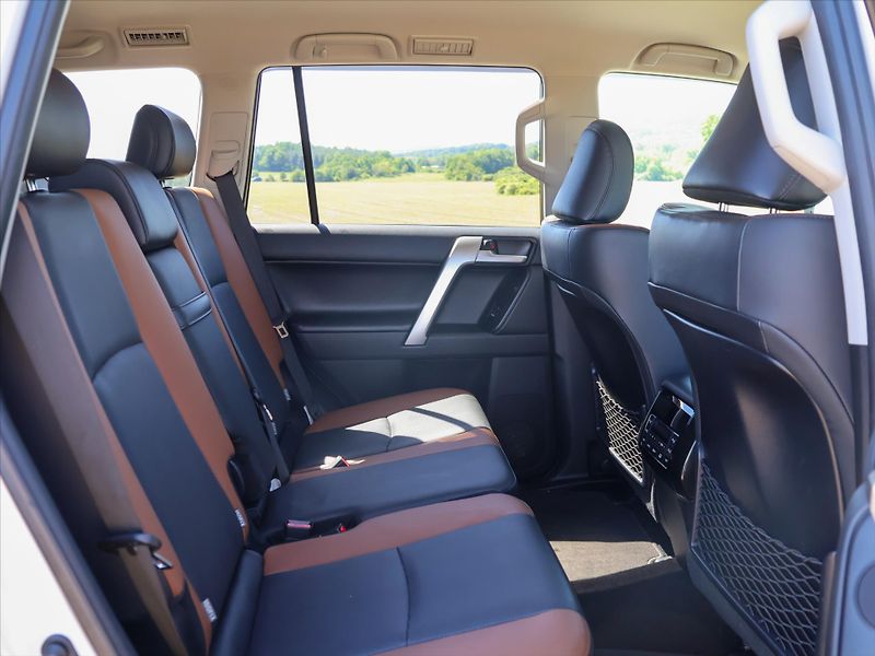 Toyota Land Cruiser 2,8 D-4D 150kW Executive CZ DP - fotka 13 z 39