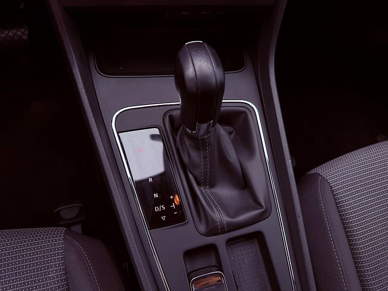 Seat Leon 1.6 TDi DSG, Tažné, Navi - fotka 23 z 29