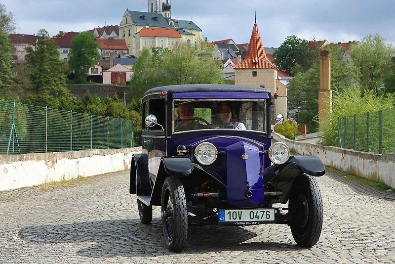 Májová jízda historických vozidel ve Stříbře.