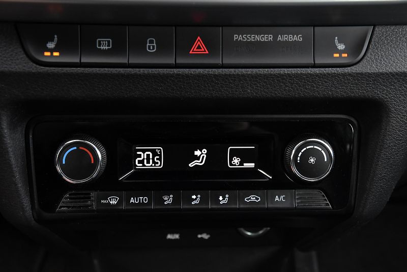 Škoda Fabia 1.2 TSi STYLE,KLIMA,VÝHŘEV,PDC - fotka 28 z 46