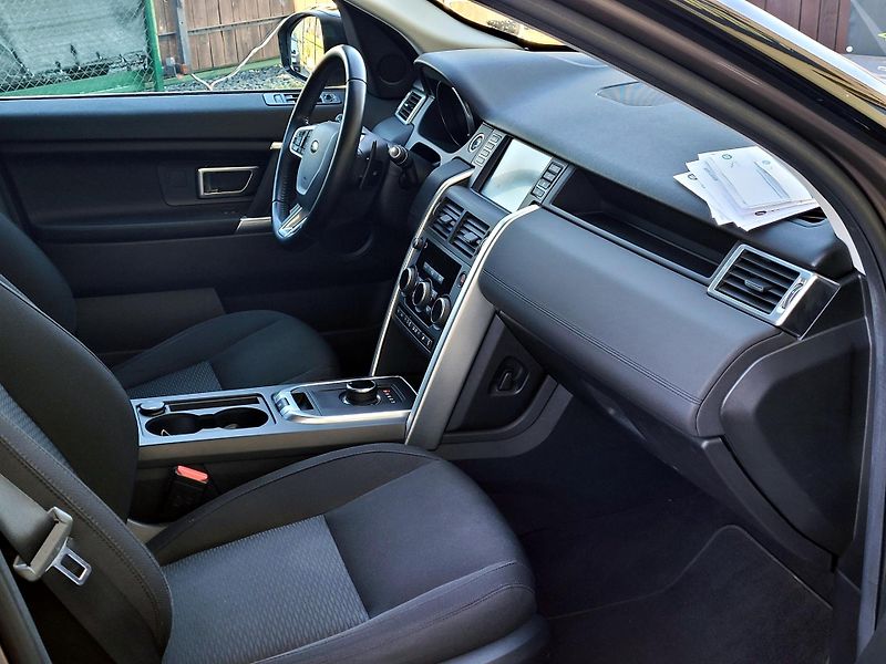 Land Rover Discovery Sport 2,0 TD4 4wd,DPH,SERVIS - fotka 23 z 48