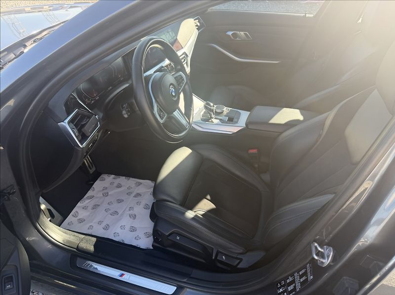 BMW Řada 3 2,0 330i, M-sport,X-drive,CZ, - fotka 13 z 33