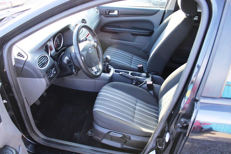 Ford Focus (2008) 1,6i KLIMA EL.OKNA ZIMNÍ KOLA - fotka 9 z 16