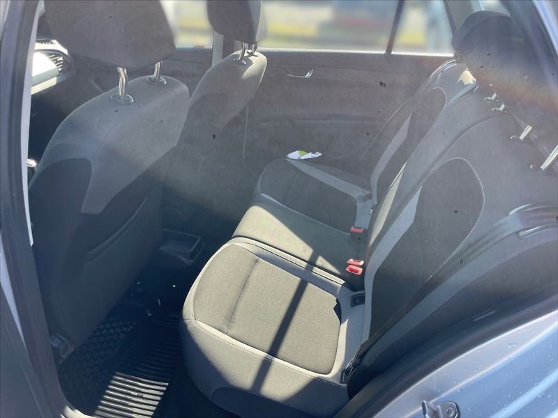 Škoda Fabia 1,0 TSI Ambition - fotka 8 z 11