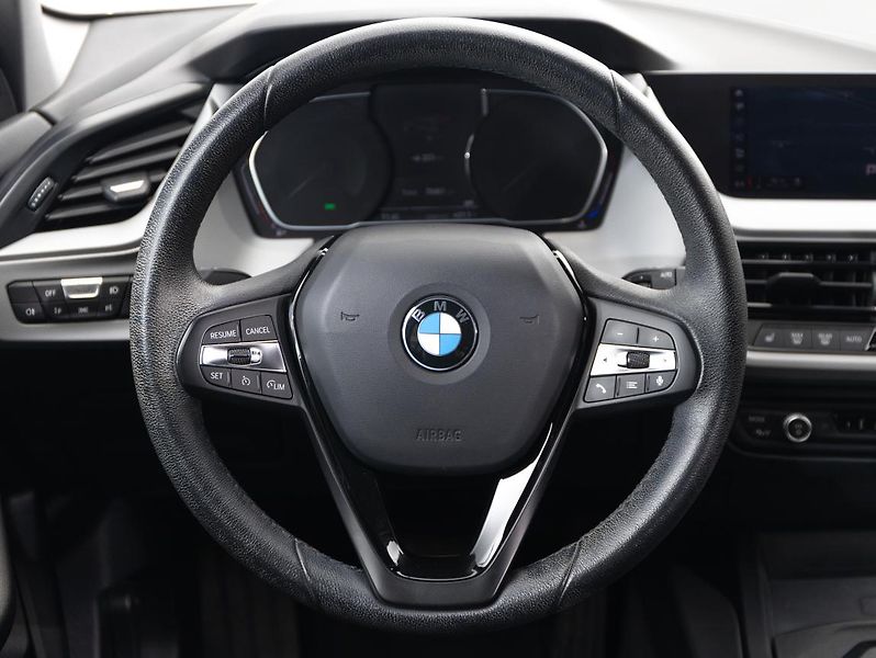 BMW Řada 1 118i - fotka 12 z 21