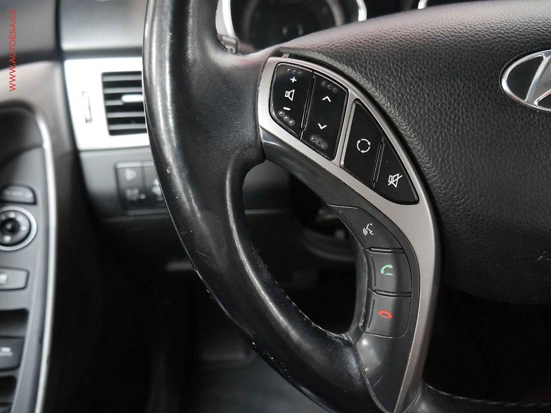 Hyundai i30 (2015) 1.6GDi, 1.maj,ČR, servis - fotka 12 z 21